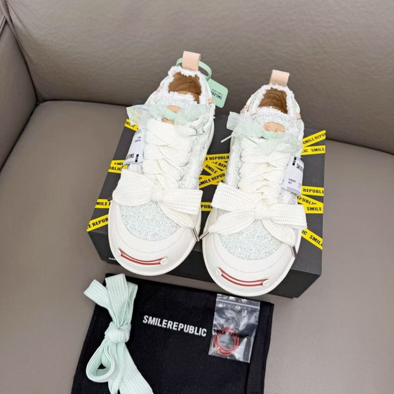 Smilerepublic Canvas Shoes